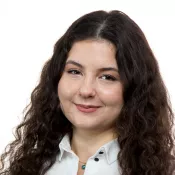 Portrait of Jasmin Öykü Özdemir. Photo.